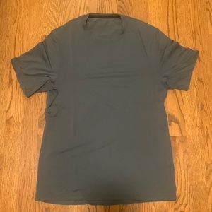 Lulu lemon t shirt